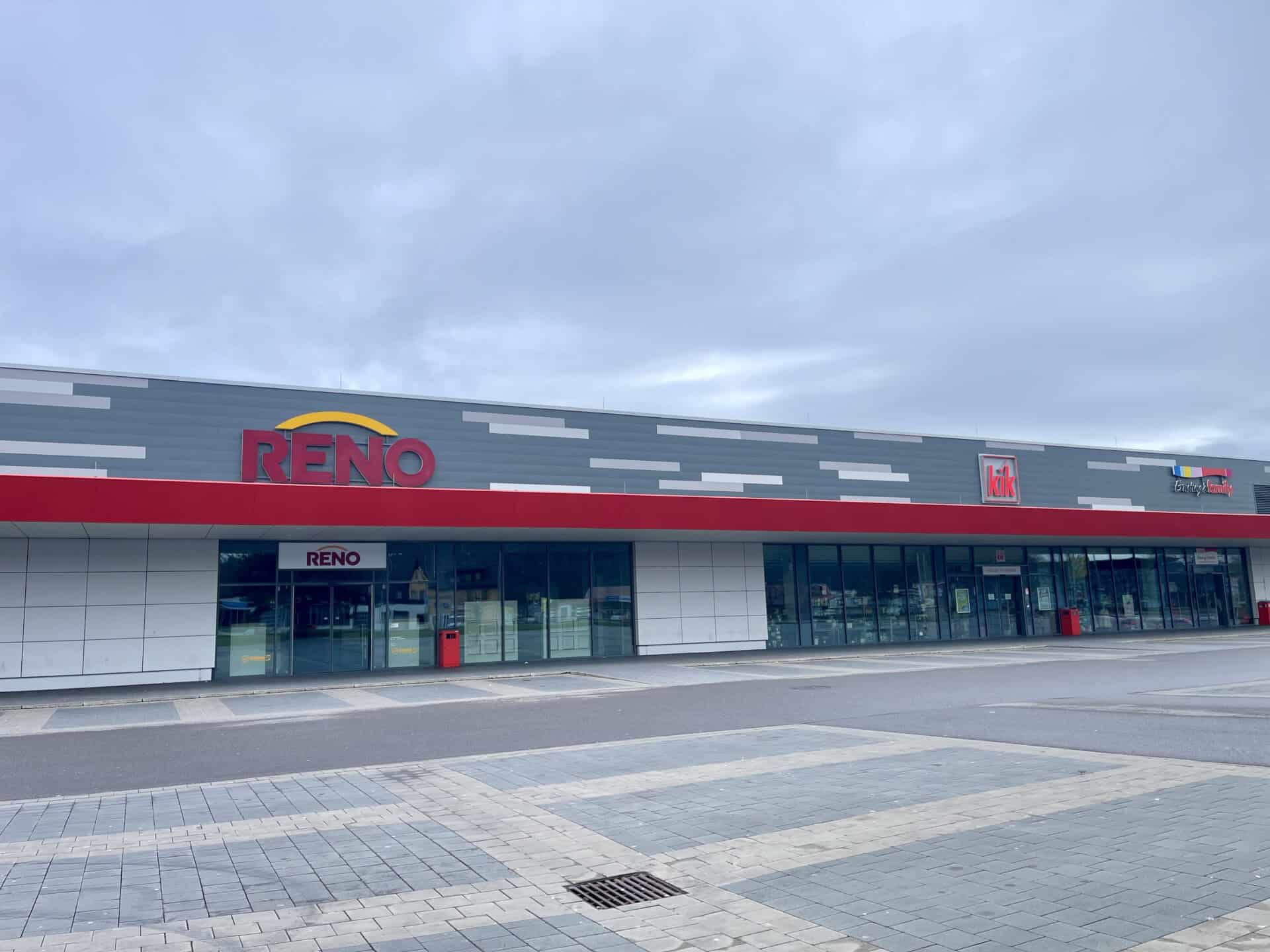 Keine Ankündigung, keine Nachricht: Diese Rottweiler Reno-Filiale auf der Saline ist seit vergangener Woche dicht. Foto: Peter Arnegger