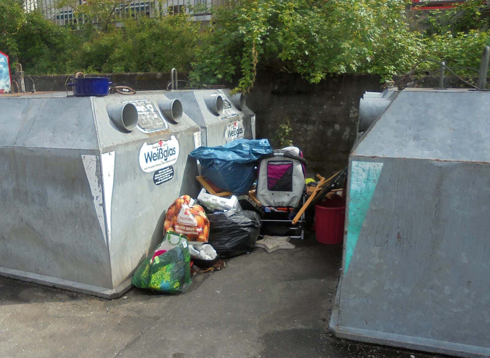 müll schweizer parkplatz dk 160424