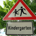 kindergarten symbolbild schild dk 300617