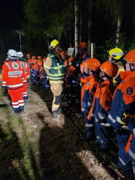 20240920 berufsfeuerwehrtag jugendfeuerwehr zimmern o r trümmergelände mit rettungshundestaffel 2