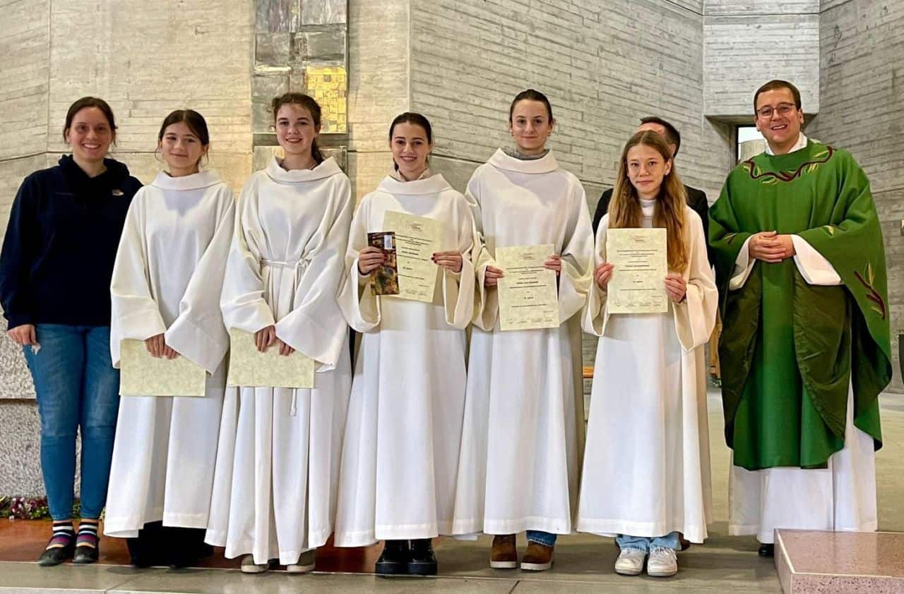 98da1d73 f79a 4d25 b462 e04996ce1567