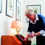 pressebild senioren schmuck frau